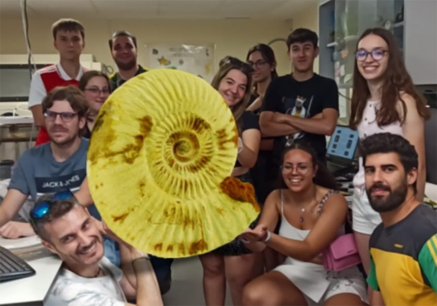 El MUVHN premia a l'IES Clara Campoamor d'Alaquàs per l'el 2n premi del concurs “Cristal·lització a l'escola 2023”